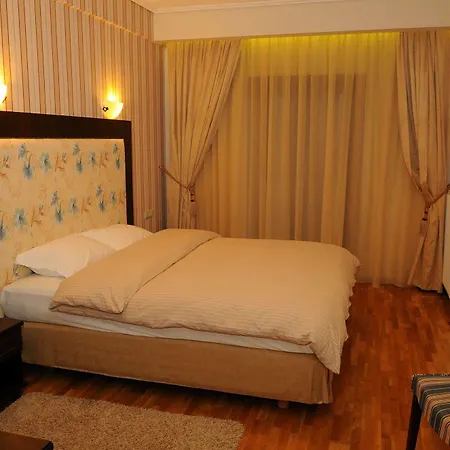 Grand Chalet מלון 4*