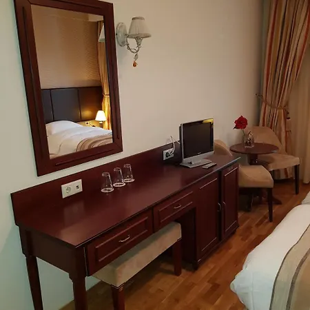 Grand Chalet מלון 4*